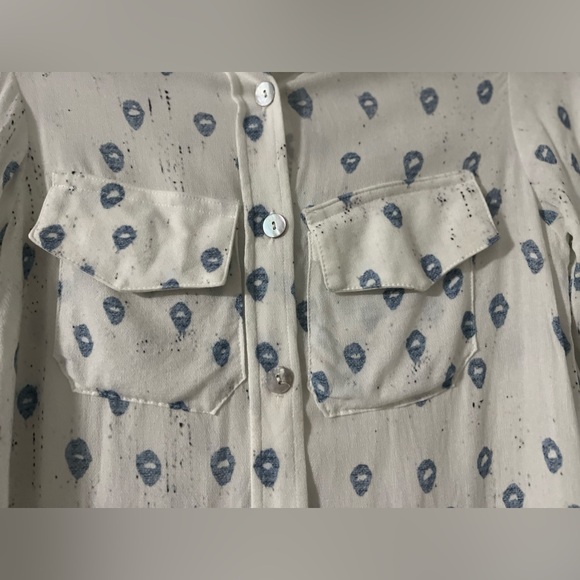 Jen’s Pirate Booty white and blue lightweight long sleeve Button down shirt - Picture 5 of 14